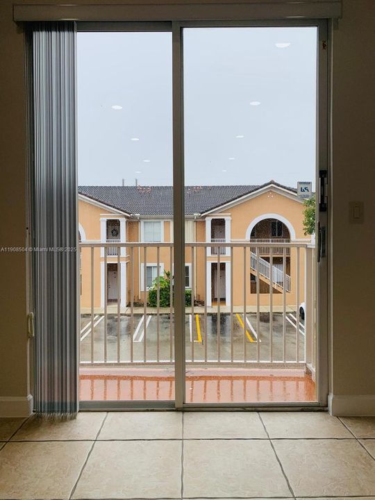 Active With Contract: $2,299 (2 beds, 2 baths, 1030 Square Feet)