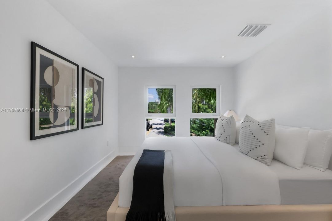 For Sale: $4,950,000 (5 beds, 5 baths, 5647 Square Feet)