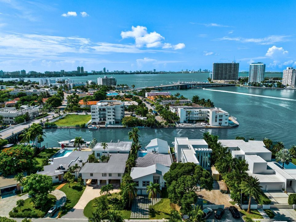 For Sale: $4,950,000 (5 beds, 5 baths, 5647 Square Feet)