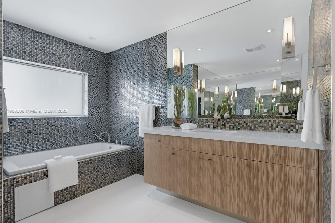 For Sale: $4,950,000 (5 beds, 5 baths, 5647 Square Feet)