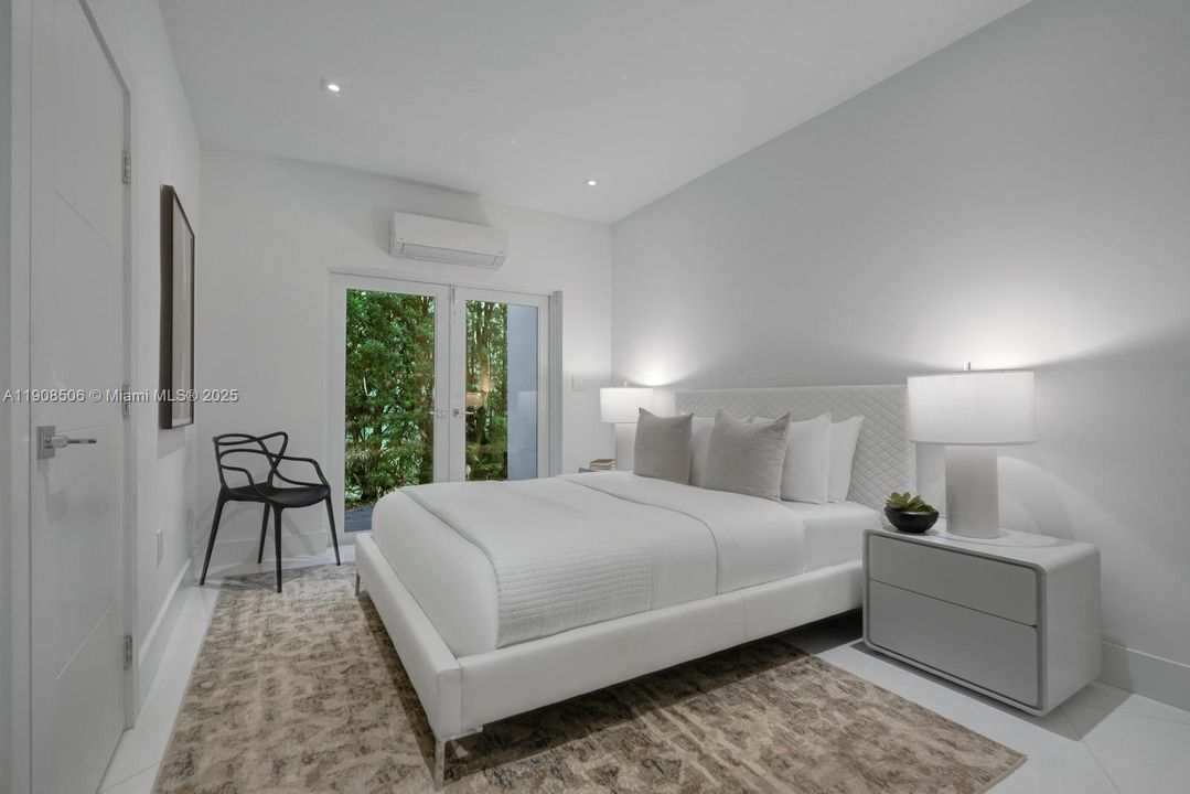 For Sale: $4,950,000 (5 beds, 5 baths, 5647 Square Feet)