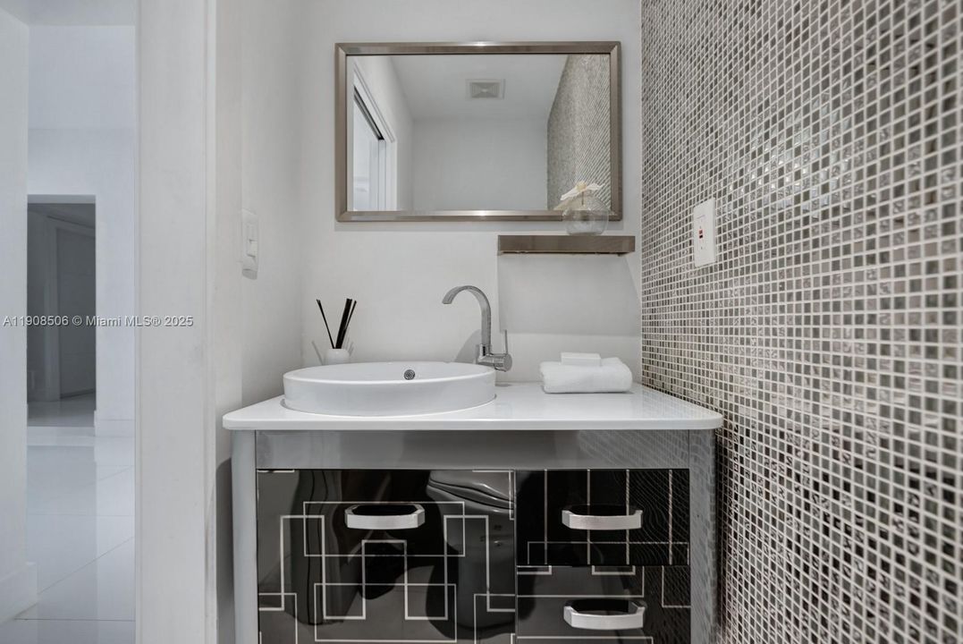 For Sale: $4,950,000 (5 beds, 5 baths, 5647 Square Feet)