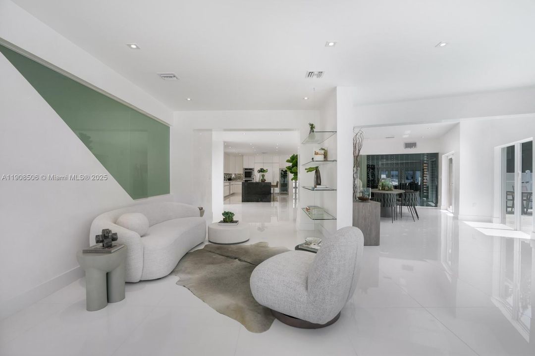 For Sale: $4,950,000 (5 beds, 5 baths, 5647 Square Feet)