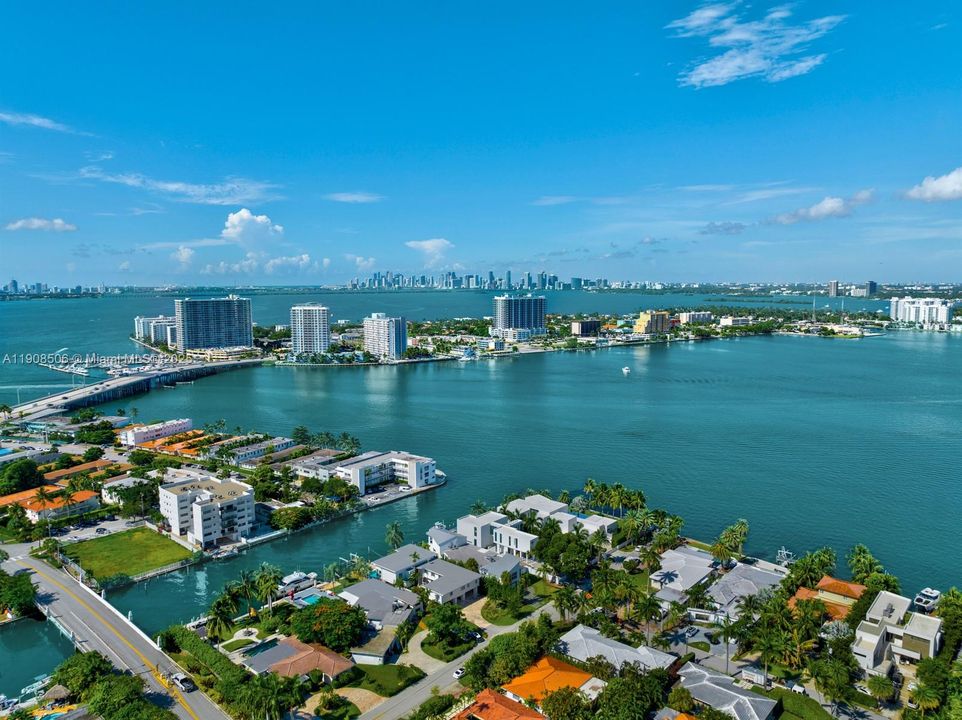 For Sale: $4,950,000 (5 beds, 5 baths, 5647 Square Feet)