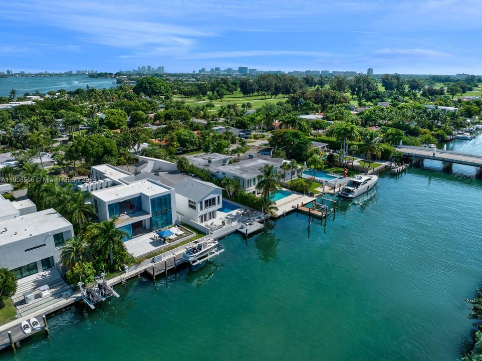 For Sale: $4,950,000 (5 beds, 5 baths, 5647 Square Feet)