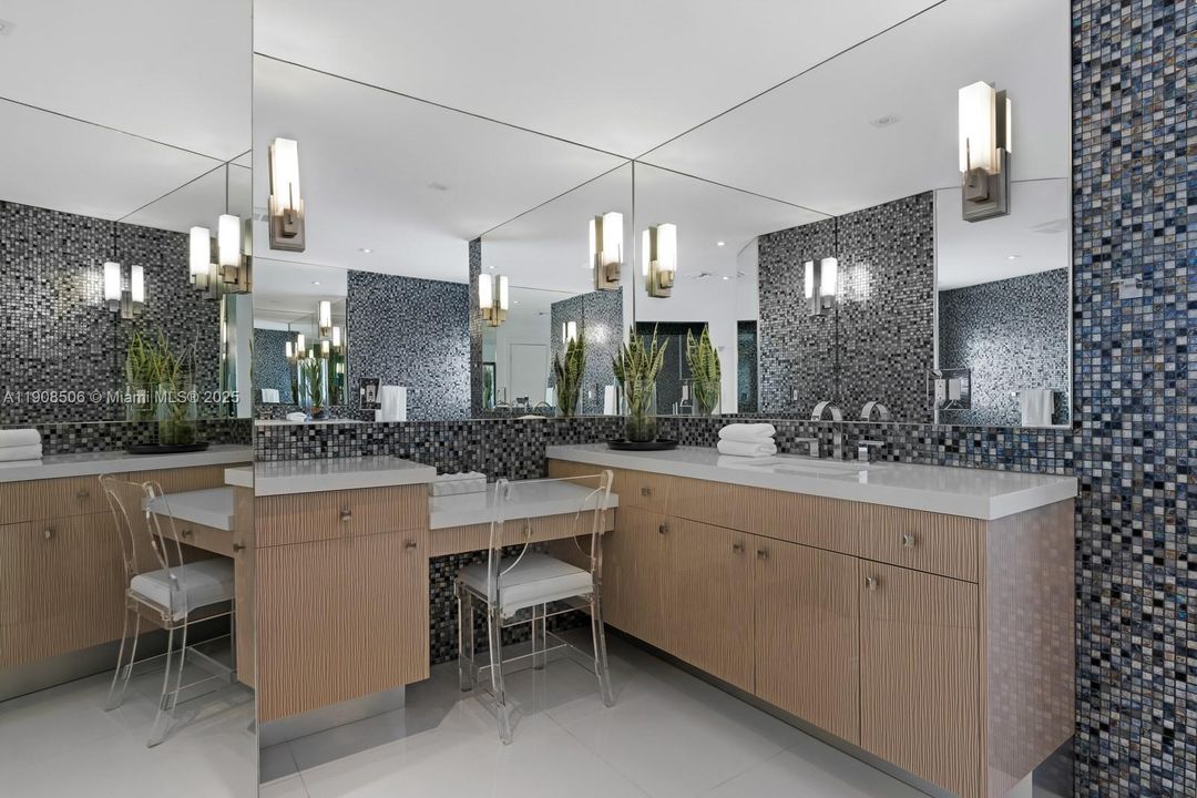 For Sale: $4,950,000 (5 beds, 5 baths, 5647 Square Feet)