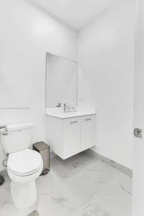 合同活跃: $6,500 (5 贝兹, 4 浴室, 3381 平方英尺)