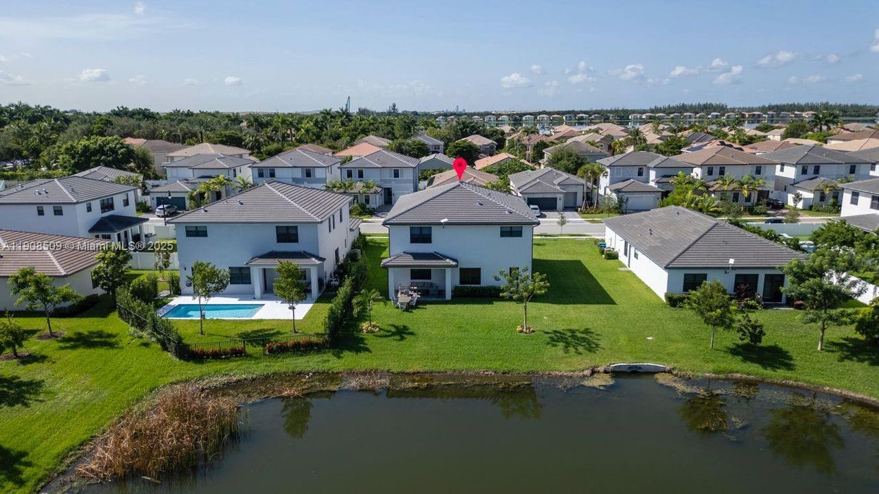 合同活跃: $6,500 (5 贝兹, 4 浴室, 3381 平方英尺)