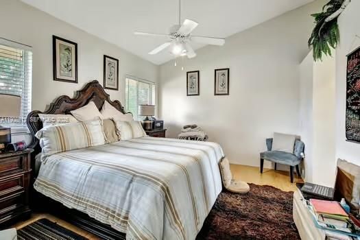 На продажу: $469,000 (3 спален, 2 ванн, 1367 Квадратных фут)