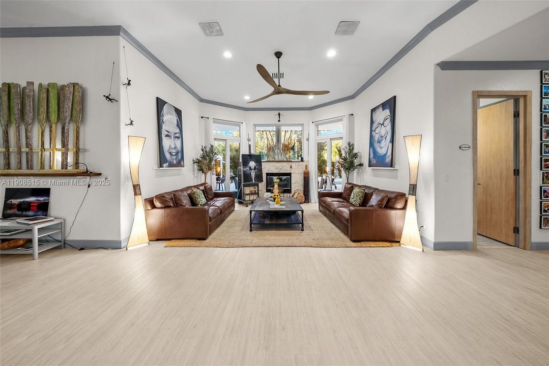 For Sale: $2,150,000 (4 beds, 3 baths, 3560 Square Feet)