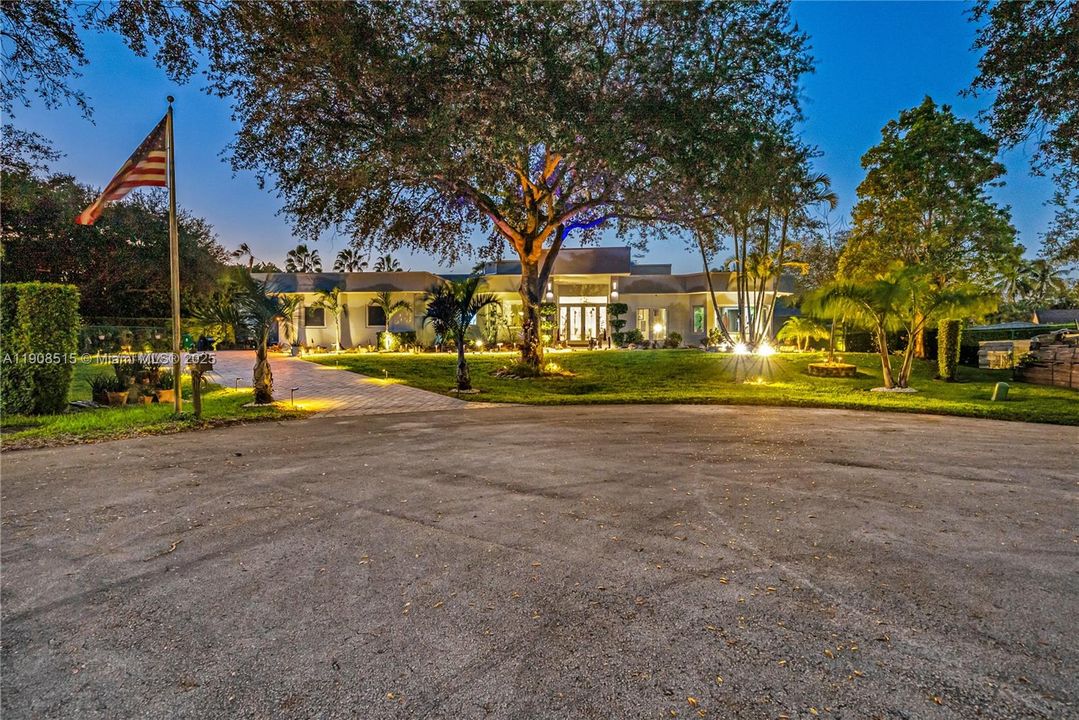 For Sale: $2,150,000 (4 beds, 3 baths, 3560 Square Feet)