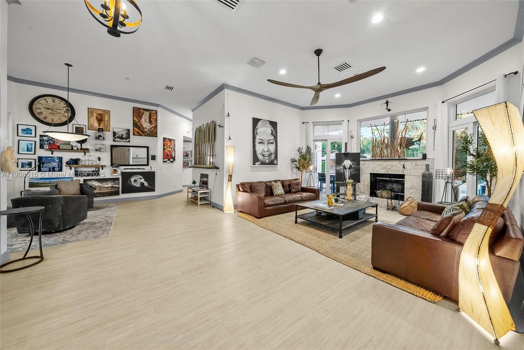 For Sale: $2,150,000 (4 beds, 3 baths, 3560 Square Feet)