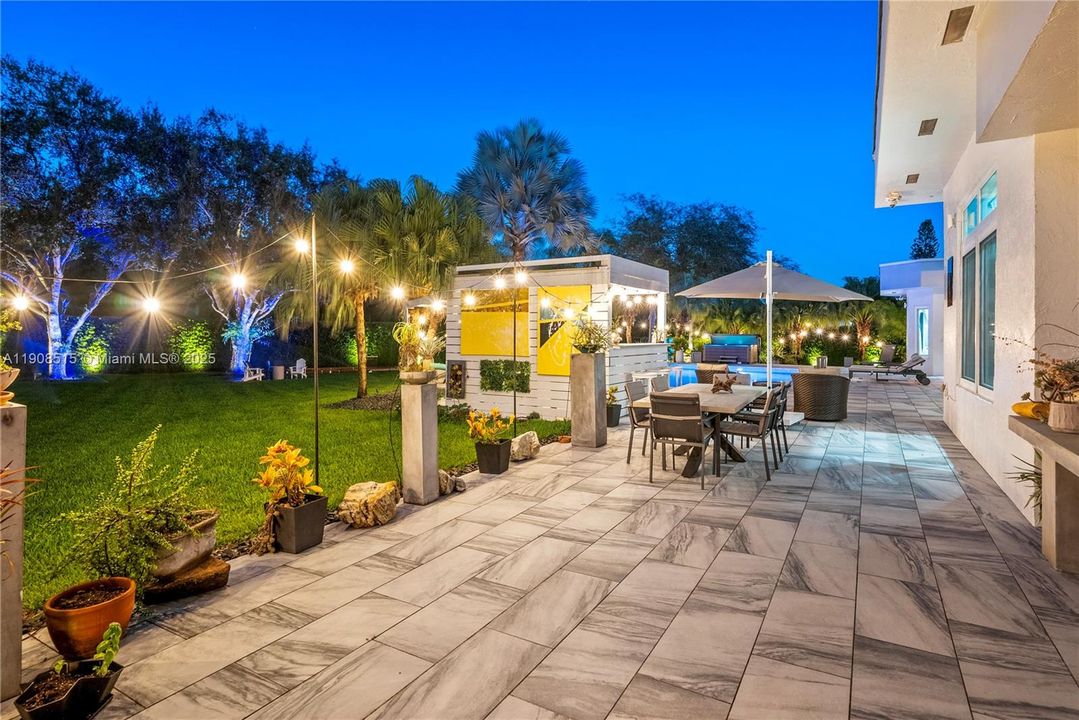 For Sale: $2,150,000 (4 beds, 3 baths, 3560 Square Feet)