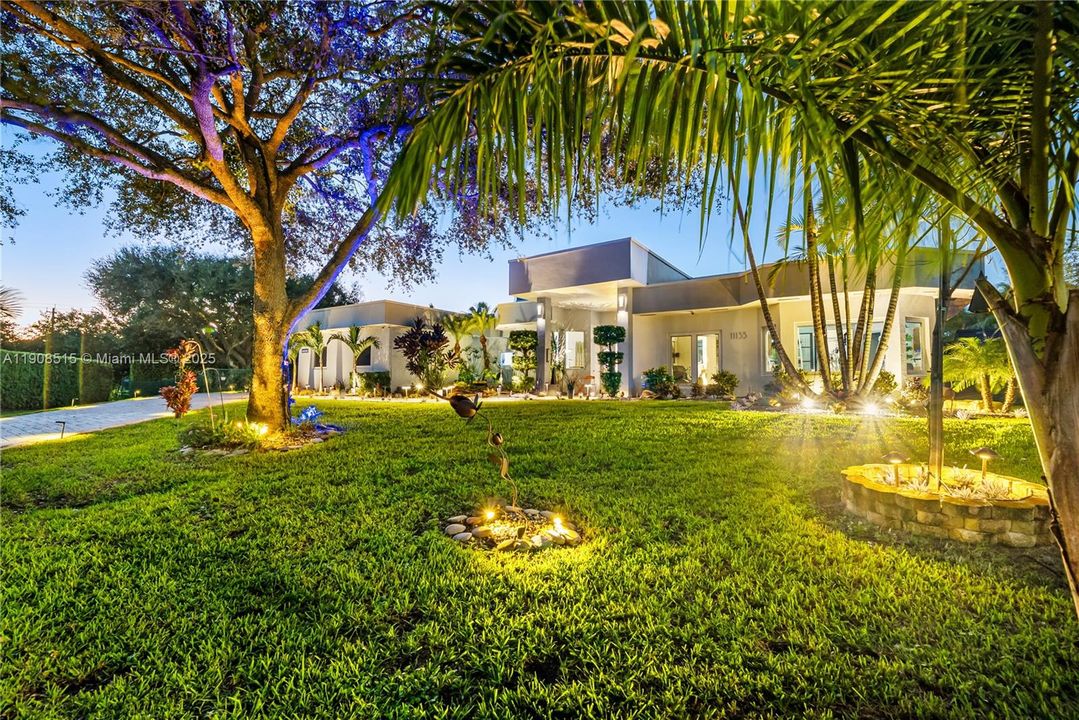 For Sale: $2,150,000 (4 beds, 3 baths, 3560 Square Feet)