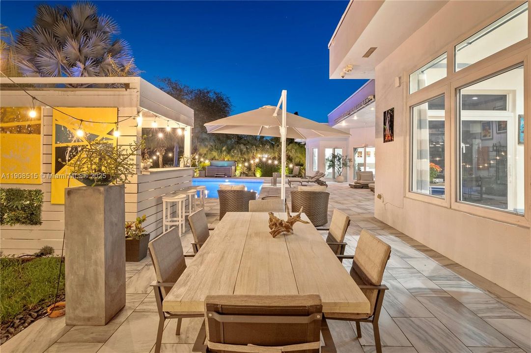 For Sale: $2,150,000 (4 beds, 3 baths, 3560 Square Feet)