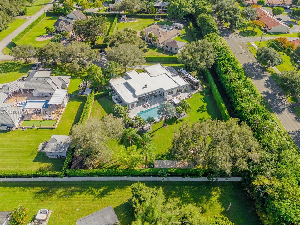 For Sale: $2,150,000 (4 beds, 3 baths, 3560 Square Feet)