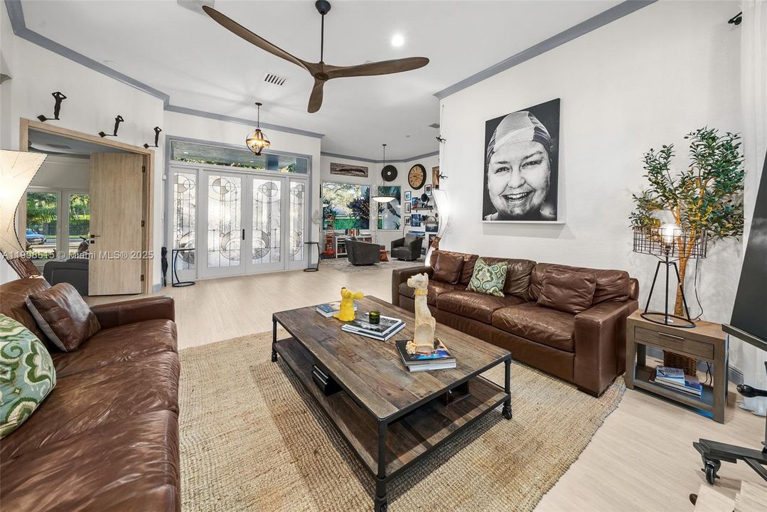 For Sale: $2,150,000 (4 beds, 3 baths, 3560 Square Feet)