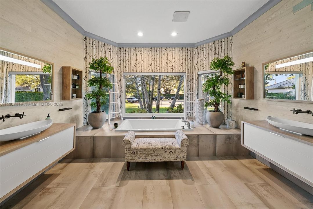 For Sale: $2,150,000 (4 beds, 3 baths, 3560 Square Feet)