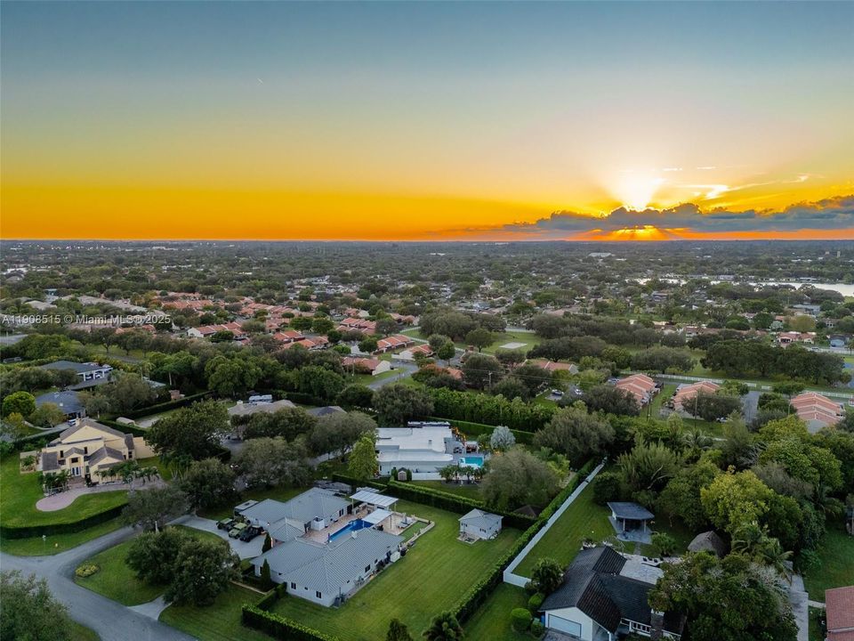 For Sale: $2,150,000 (4 beds, 3 baths, 3560 Square Feet)