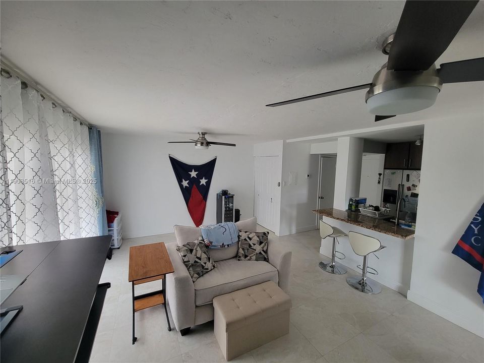 Active With Contract: $2,650 (1 beds, 1 baths, 666 Square Feet)