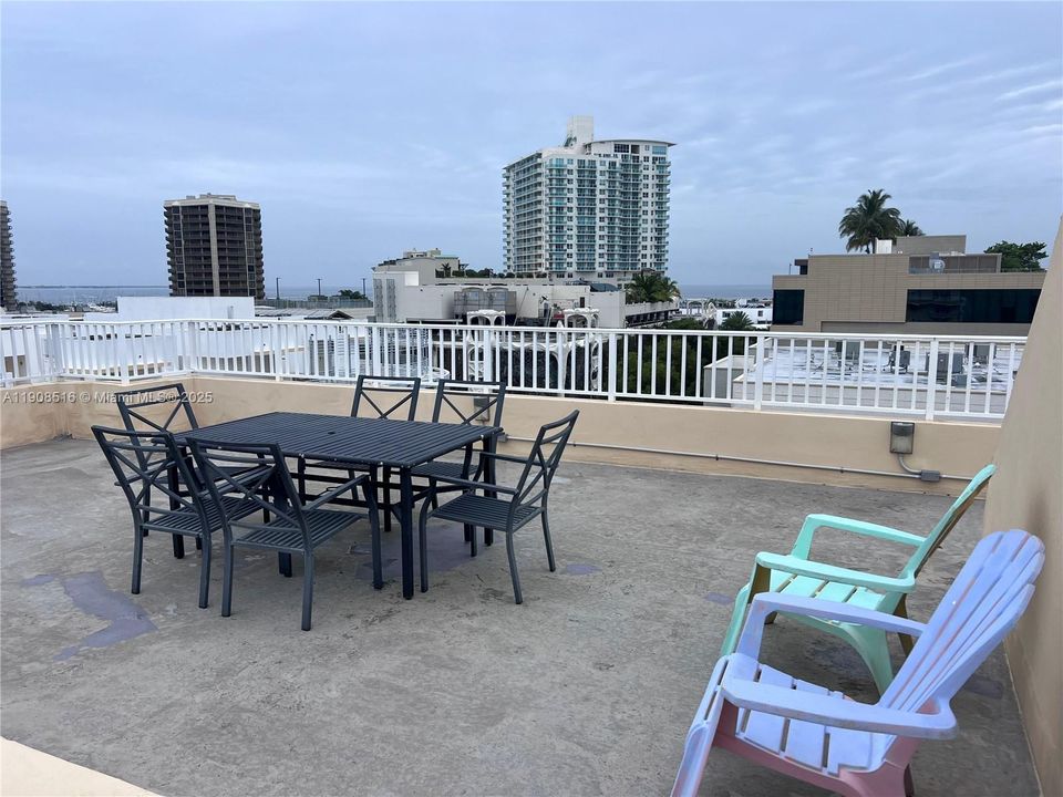 Active With Contract: $2,650 (1 beds, 1 baths, 666 Square Feet)