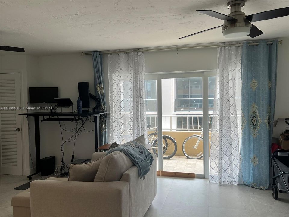 Active With Contract: $2,650 (1 beds, 1 baths, 666 Square Feet)