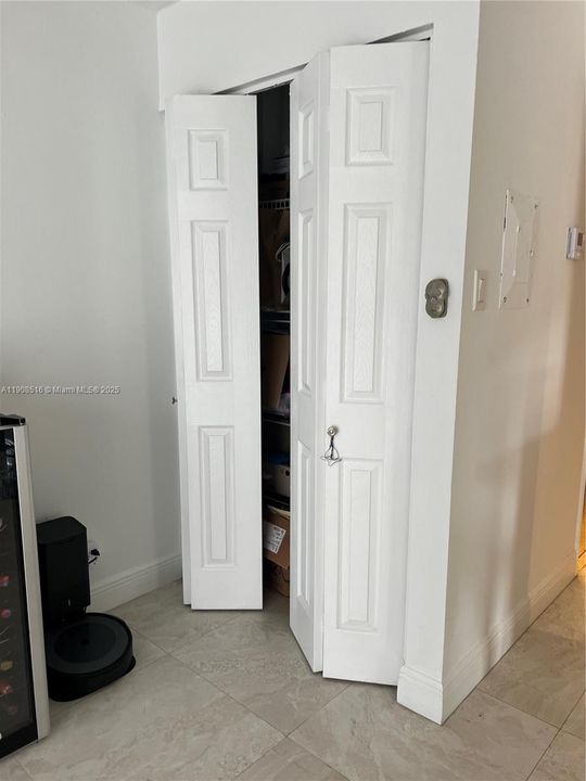 Active With Contract: $2,650 (1 beds, 1 baths, 666 Square Feet)