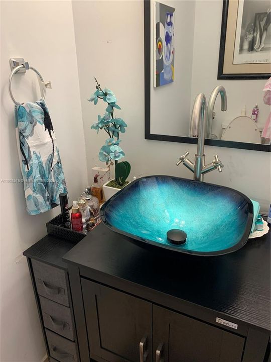 Active With Contract: $2,650 (1 beds, 1 baths, 666 Square Feet)