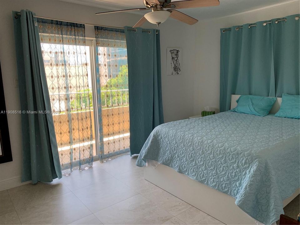 Active With Contract: $2,650 (1 beds, 1 baths, 666 Square Feet)