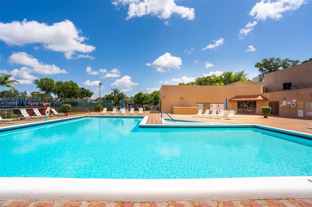 На продажу: $399,000 (2 спален, 2 ванн, 1368 Квадратных фут)