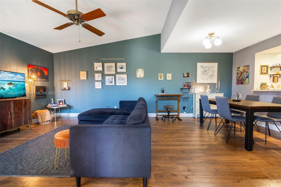 На продажу: $399,000 (2 спален, 2 ванн, 1368 Квадратных фут)