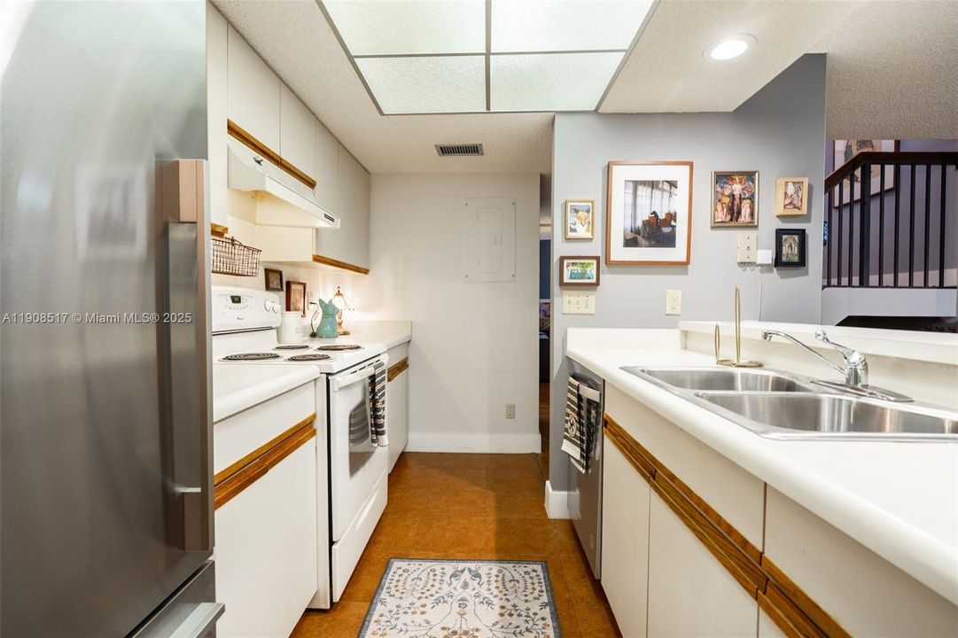 На продажу: $399,000 (2 спален, 2 ванн, 1368 Квадратных фут)