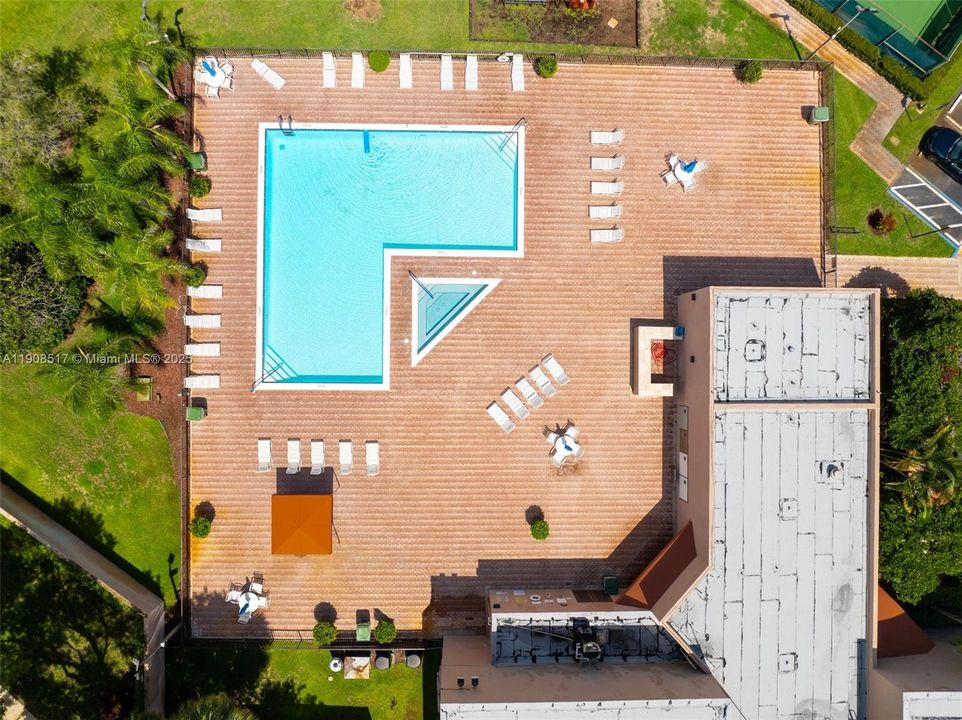 На продажу: $399,000 (2 спален, 2 ванн, 1368 Квадратных фут)