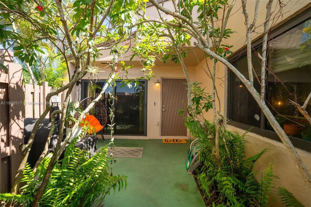 На продажу: $399,000 (2 спален, 2 ванн, 1368 Квадратных фут)