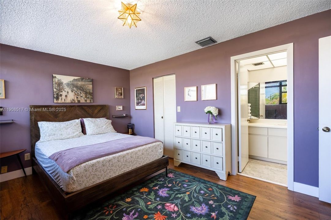 На продажу: $399,000 (2 спален, 2 ванн, 1368 Квадратных фут)