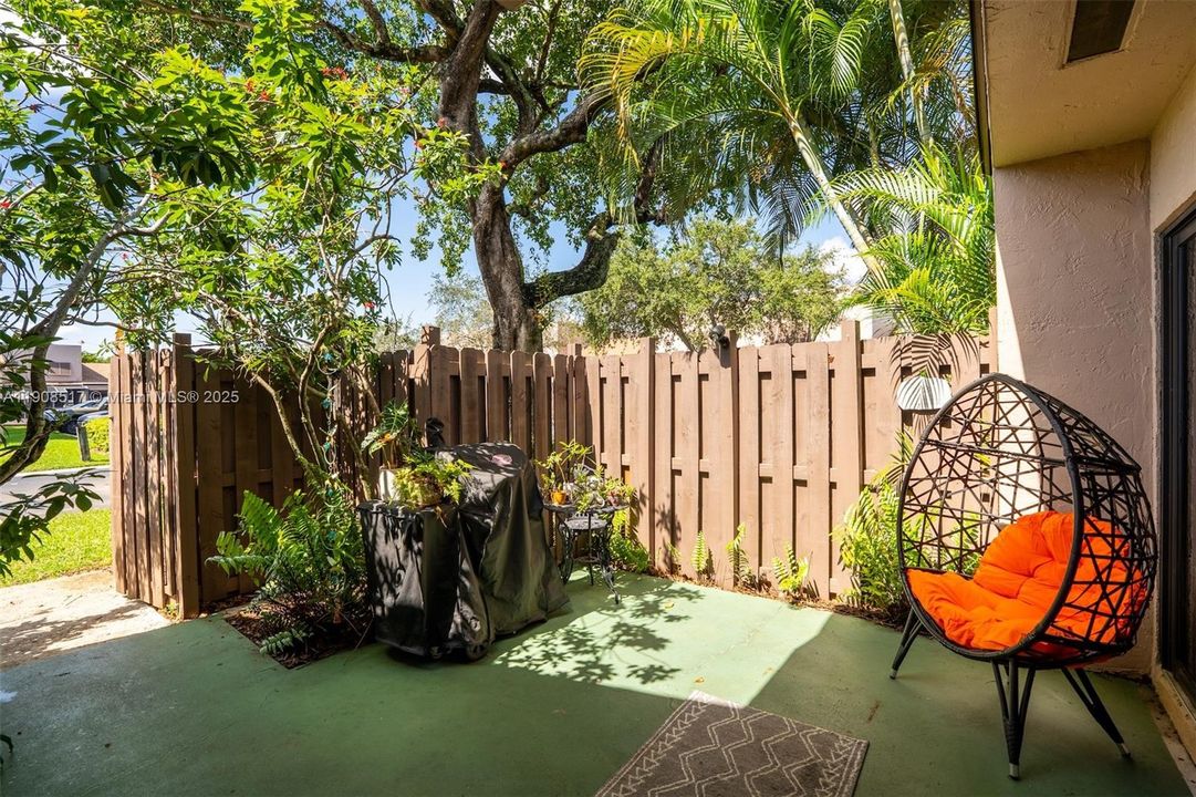 На продажу: $399,000 (2 спален, 2 ванн, 1368 Квадратных фут)