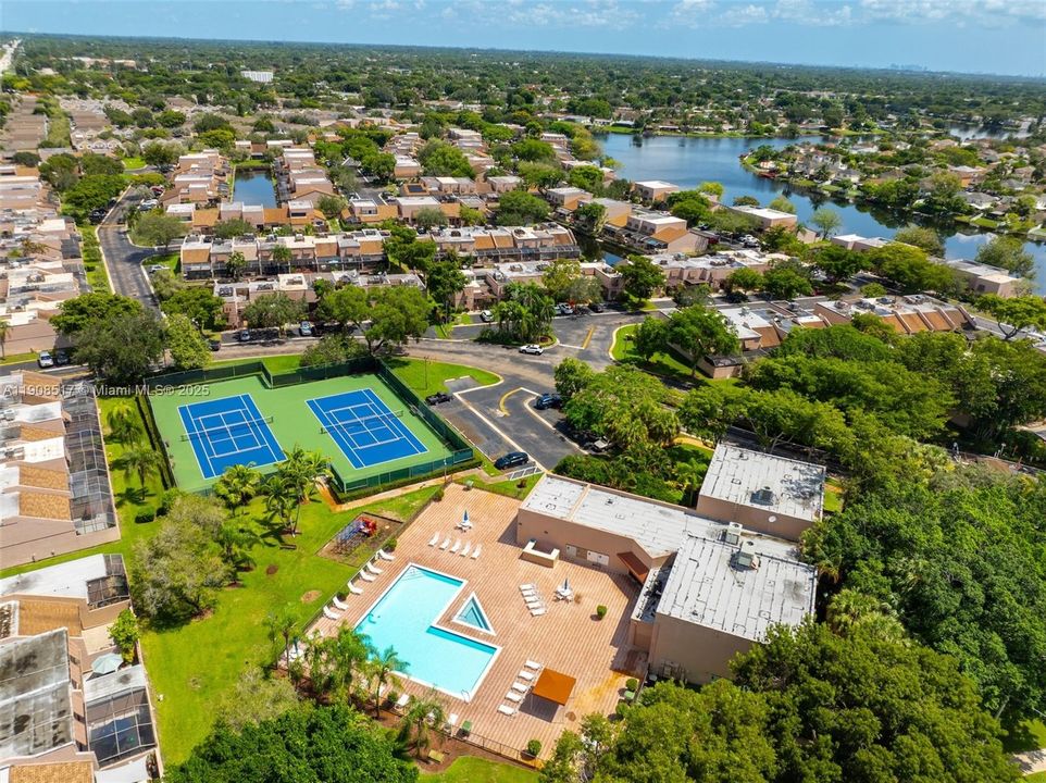 На продажу: $399,000 (2 спален, 2 ванн, 1368 Квадратных фут)