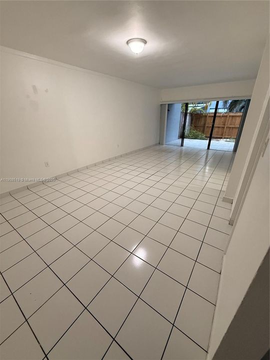 Activo con contrato: $2,250 (2 camas, 2 baños, 1210 Pies cuadrados)