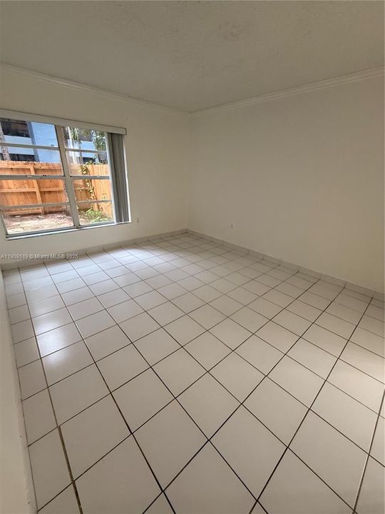 Activo con contrato: $2,250 (2 camas, 2 baños, 1210 Pies cuadrados)