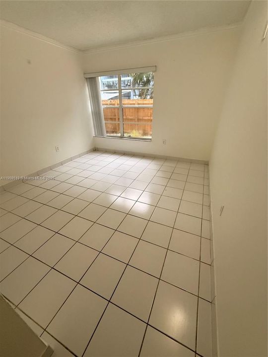 Activo con contrato: $2,250 (2 camas, 2 baños, 1210 Pies cuadrados)