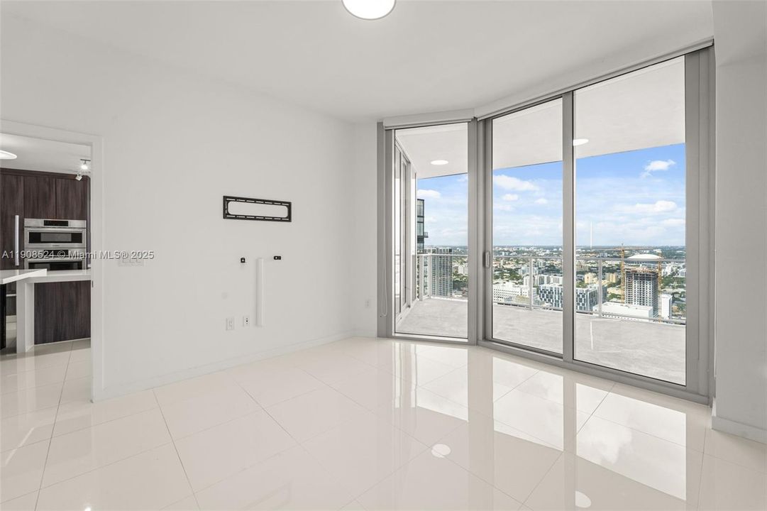 Recently Rented: $4,995 (1 beds, 2 baths, 1185 Square Feet)