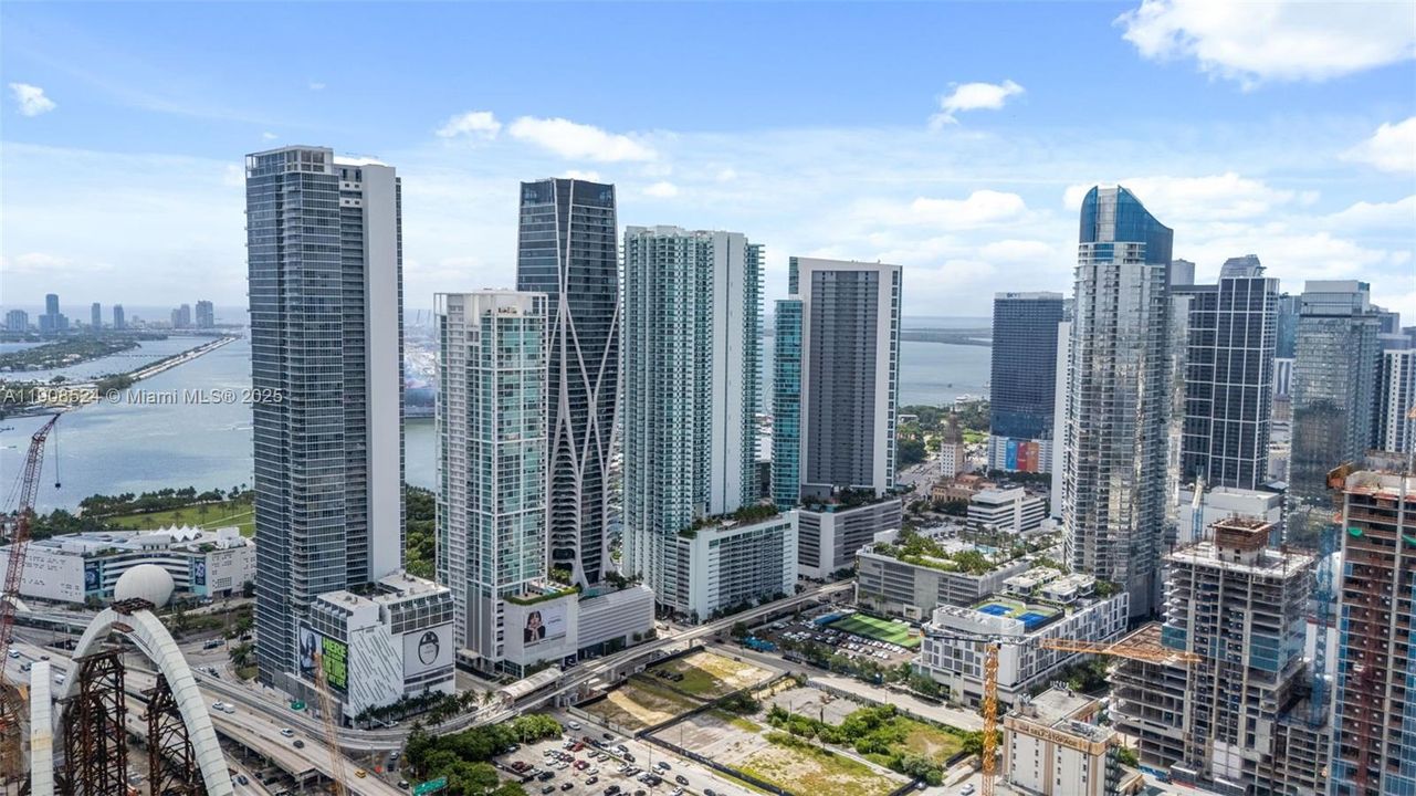 Recently Rented: $4,995 (1 beds, 2 baths, 1185 Square Feet)