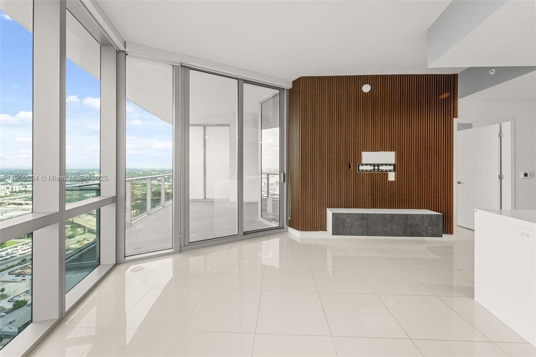 Recently Rented: $4,995 (1 beds, 2 baths, 1185 Square Feet)