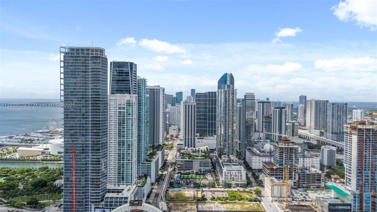 Recently Rented: $4,995 (1 beds, 2 baths, 1185 Square Feet)