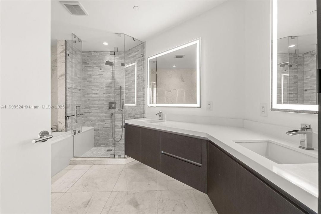 Recently Rented: $4,995 (1 beds, 2 baths, 1185 Square Feet)