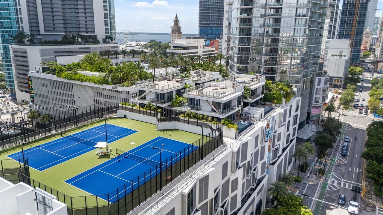 Recently Rented: $4,995 (1 beds, 2 baths, 1185 Square Feet)