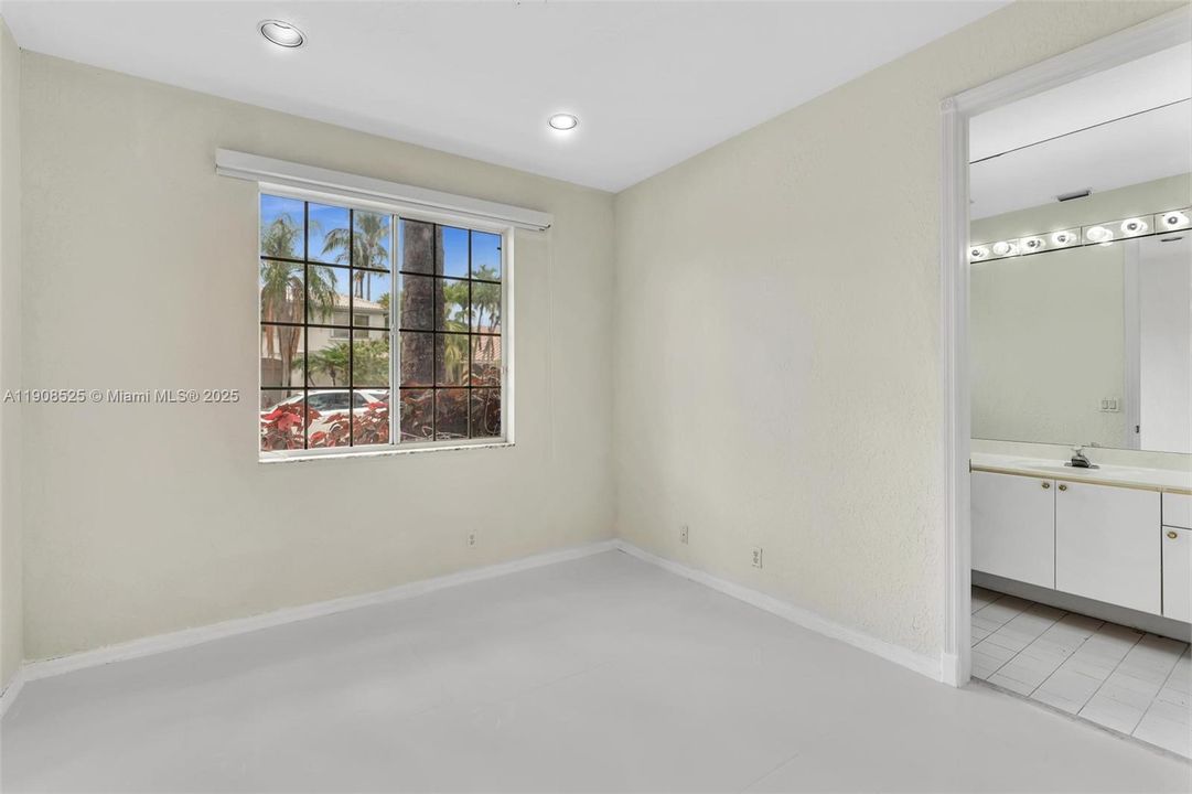 出租: $5,350 (4 贝兹, 3 浴室, 2777 平方英尺)