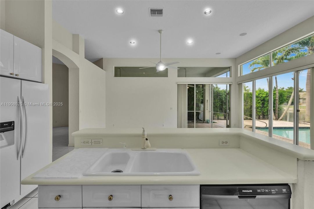 出租: $5,350 (4 贝兹, 3 浴室, 2777 平方英尺)