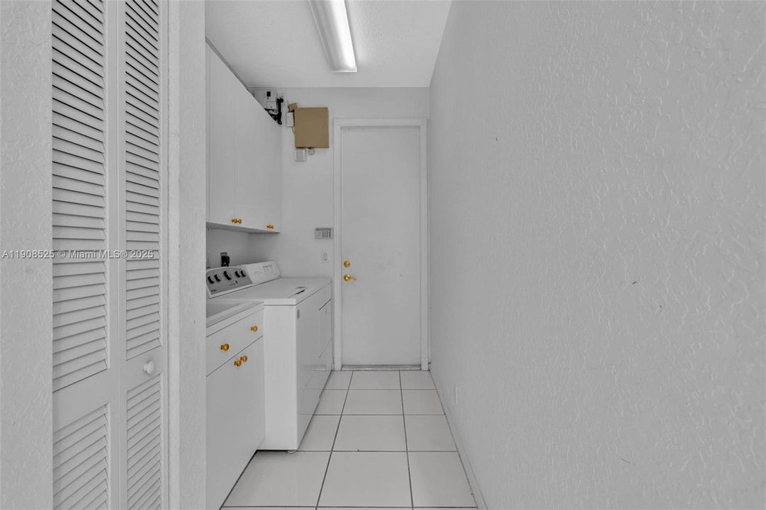 出租: $5,350 (4 贝兹, 3 浴室, 2777 平方英尺)