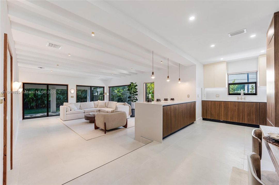 待售: $1,490,000 (4 贝兹, 3 浴室, 2020 平方英尺)